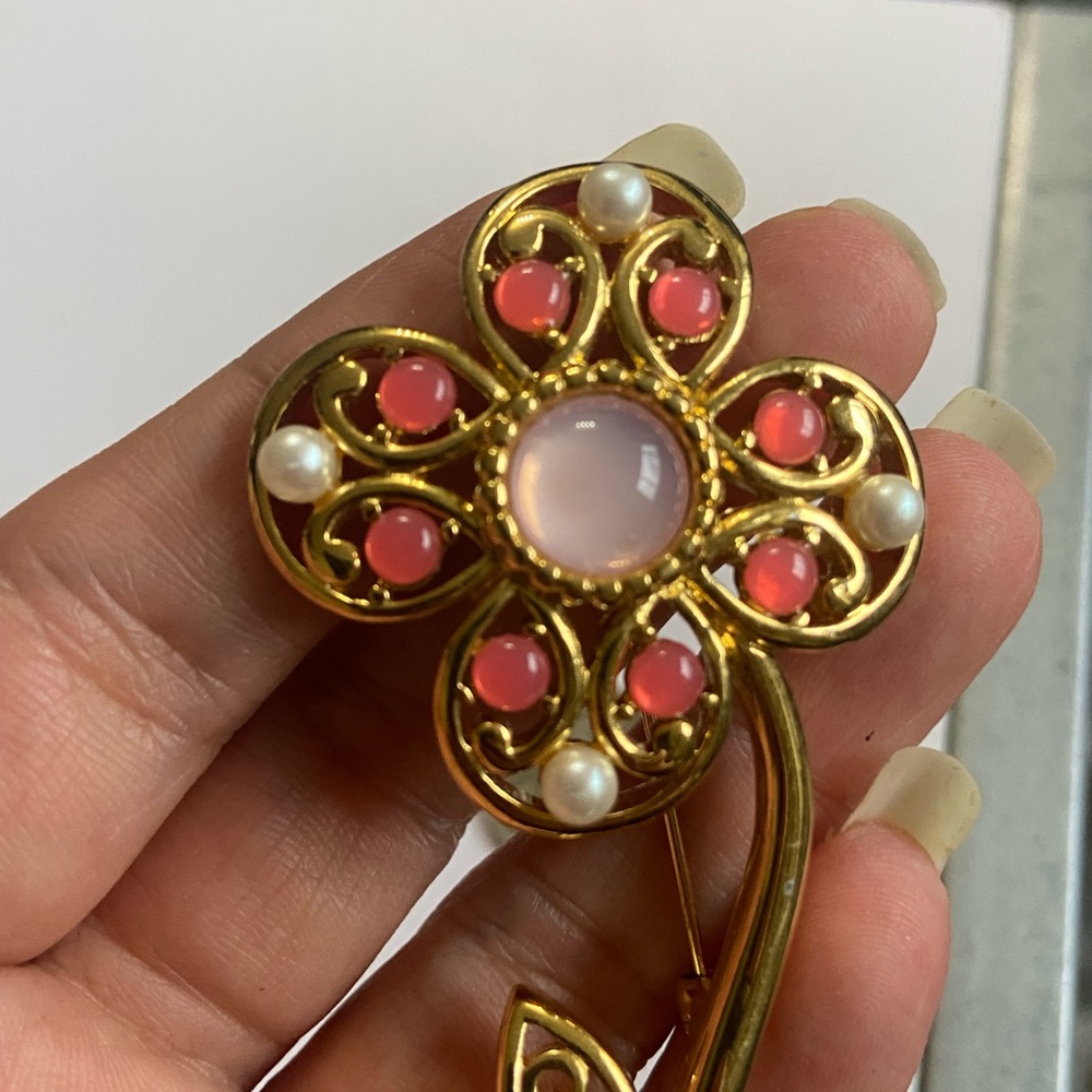 Trifari Gold and Pink Floral Brooch - Picture 2 of 6